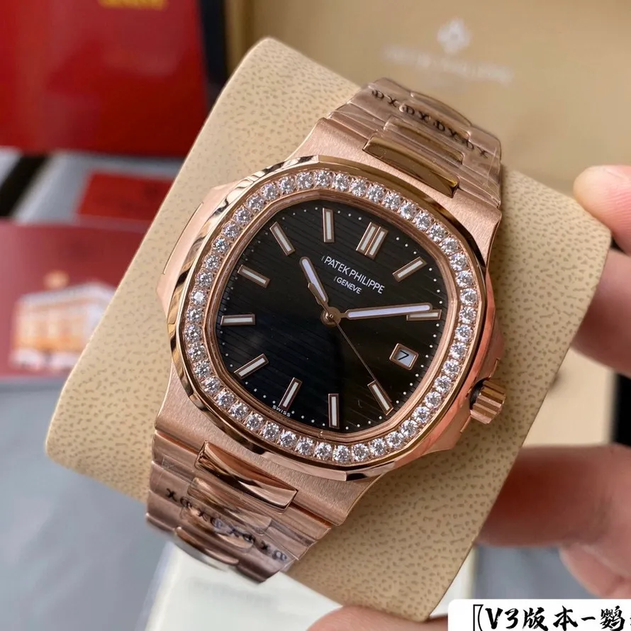【High-end replica】💰1300! 【Top Replica】💰Private chat! Patek Philippe-Nautilus Ref.5711 has arrived, the best detoxification solution on the Internet! Details: 1⃣️With customized version of Cal.324 automatic movement. 2⃣️316L customized ergonomic watch strap! The case has a clear steel stamp 3⃣️The beads in the steel band are diamond-shaped, which is consistent with the genuine product. 4⃣️Diameter 40 mm. Wearing 5711/1A not only shows youthful vitality, but also exudes a strong sense of calmness from the inside out. It is a well-deserved "King of Steel Watches"! Welcome for your tasting!